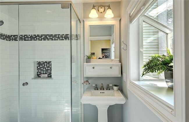 Building Photo - 135 Williams St