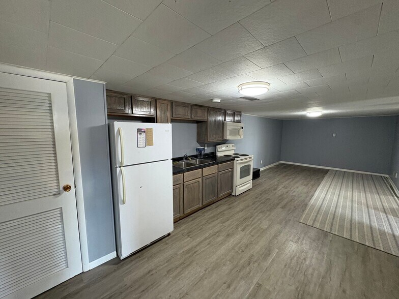 Building Photo - 661 Reynoldswood Rd