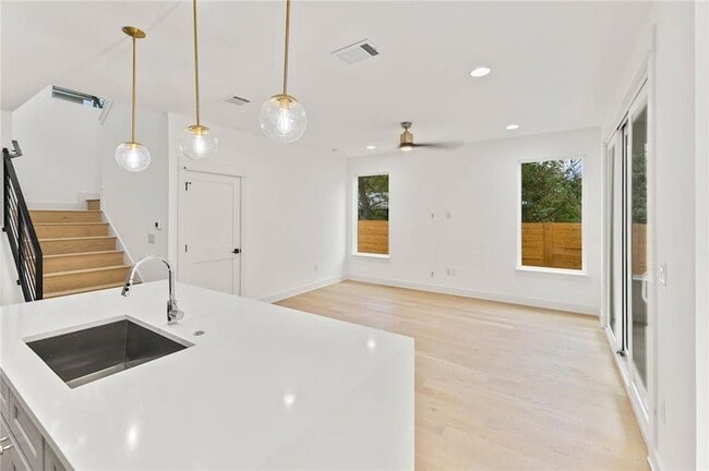 Building Photo - 3321 Hemlock Ave