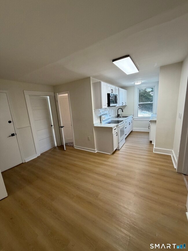 Building Photo - 473 Amity Rd