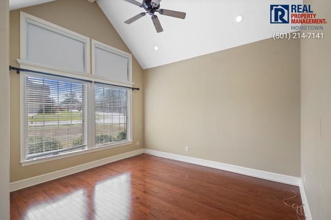 Building Photo - 4040 Robinwood Cir