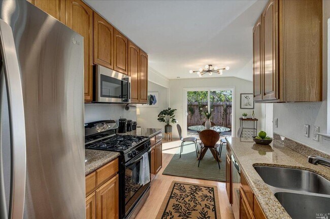 Building Photo - Charming Three Bedroom Browns Valley Retreat