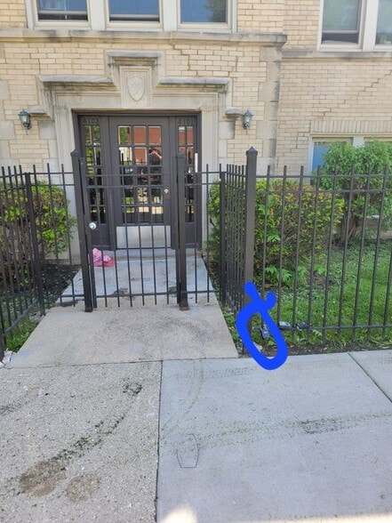 Building Photo - 4101 N Sacramento Ave