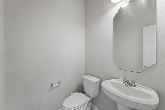 Building Photo - 5443 Grand View Dr