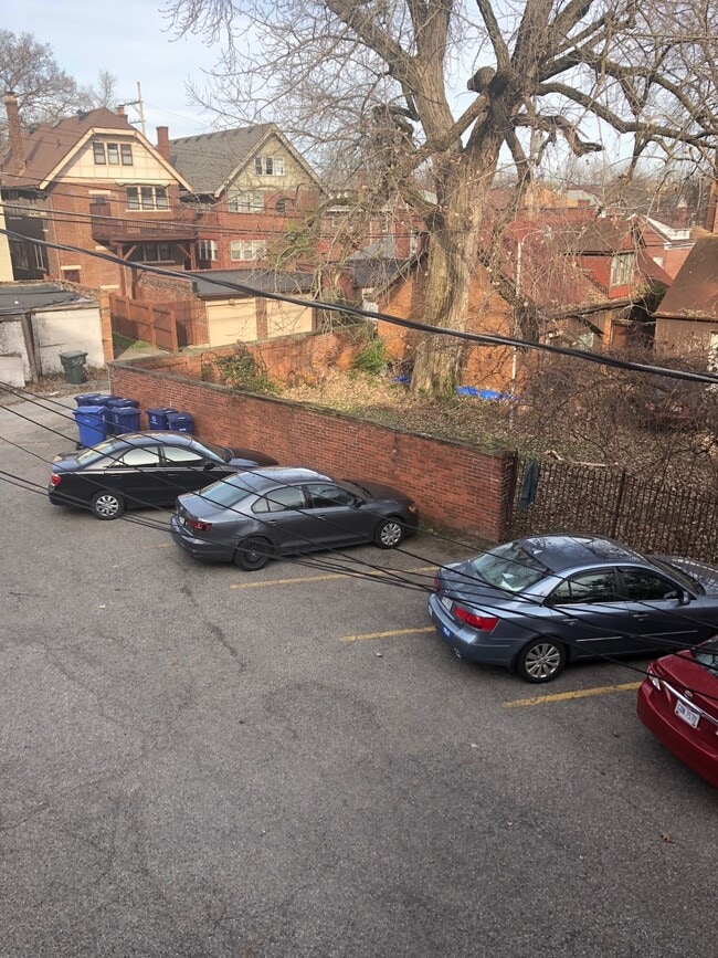 Building Photo - 1688 E Broad St