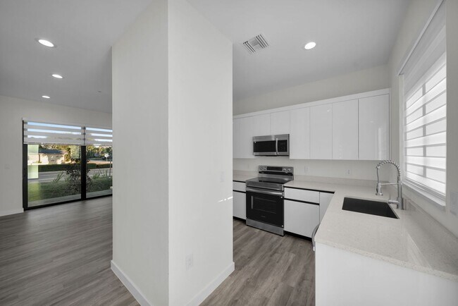 Building Photo - 4502 Orchid Blvd