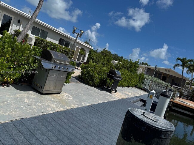 Building Photo - 1301 Grouper Dr