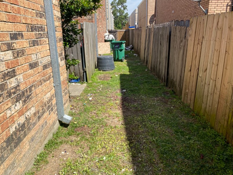 Building Photo - 2117 Giuffrias Ave