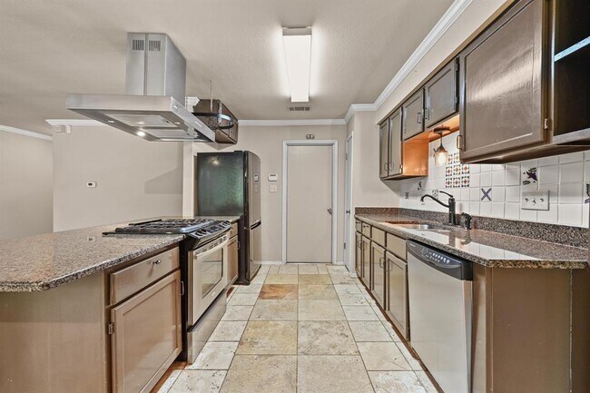 Building Photo - 6511 Lancret Hill Dr