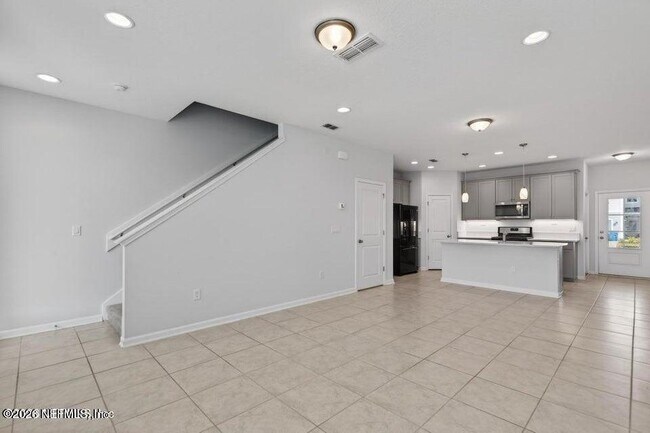 Building Photo - 260 Brandon Lks Dr
