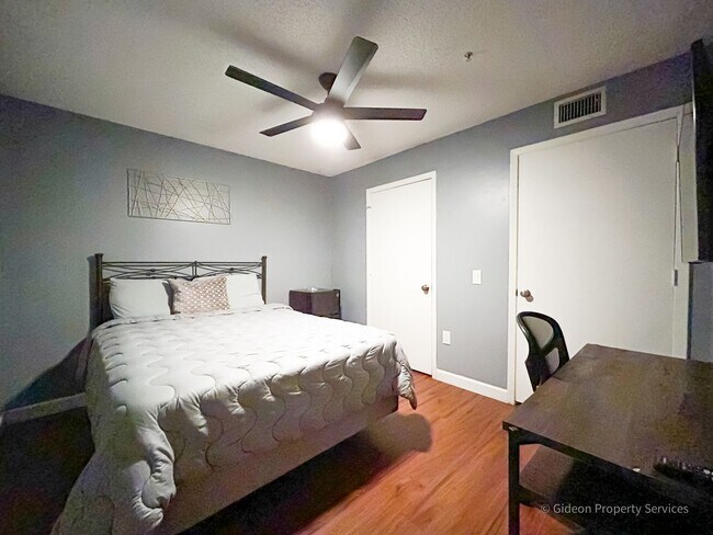 Building Photo - Beautiful 4/4 Condo in University Terrace