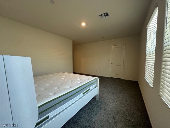 Building Photo - 4926 Fern Mesa Ave