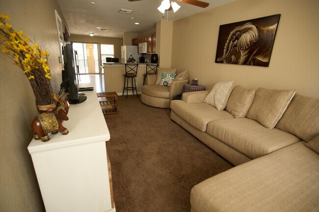 Building Photo - Turnkey Furnished Townhome