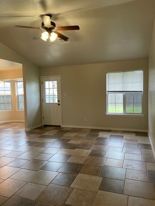 Building Photo - 9457 Magnolia Wood Dr