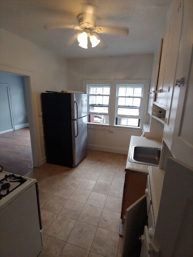Building Photo - 3308 Archwood Ave