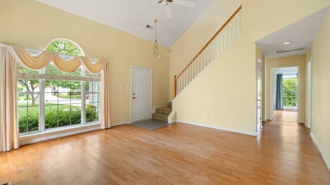 Building Photo - 3BR 2.5BA Cul-de-sac House with Loft in To...