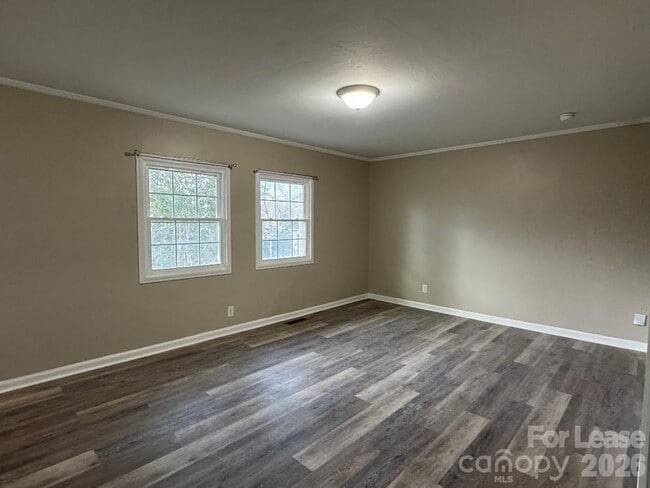 Building Photo - 323 N Flint St