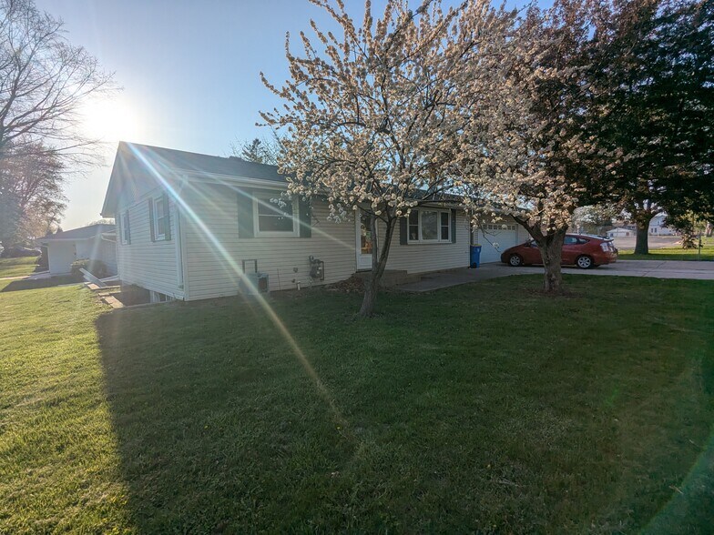 Primary Photo - 1212 Saint Paul Rd