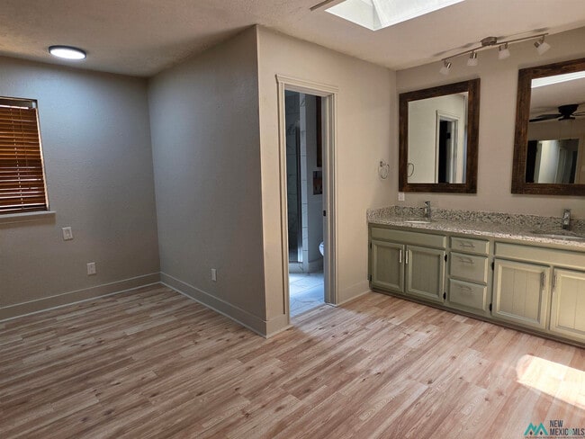 Building Photo - 2125 Circlewood Pl