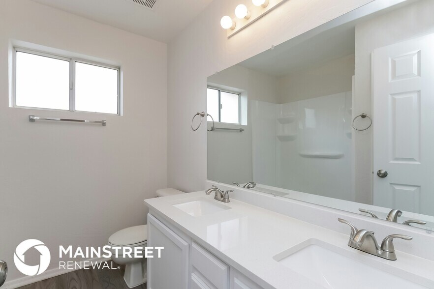 Building Photo - 1704 S 39th St