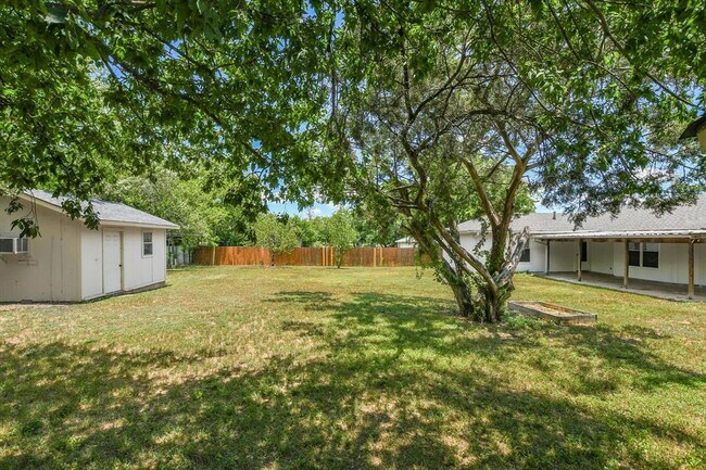 Building Photo - 301 Fawnfield Dr