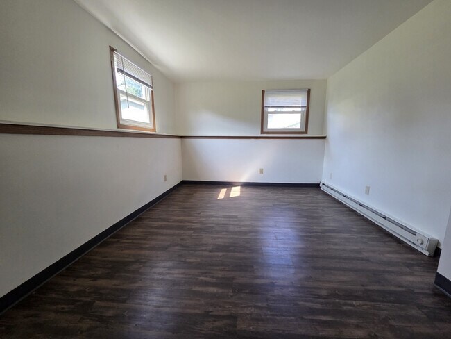 Building Photo - 324 Joseph St