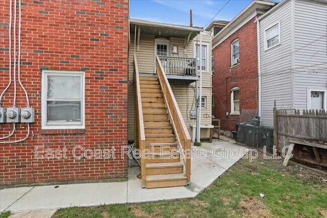 Building Photo - 834 W Washington St