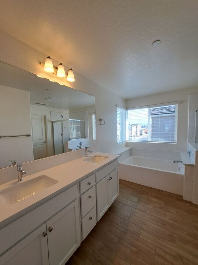 Building Photo - Modern 3-Bedroom Home in the Exclusive Elev8ions Neighborhood of Clovis!