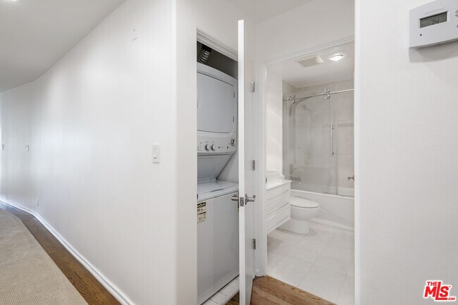 Building Photo - 15425 Antioch St