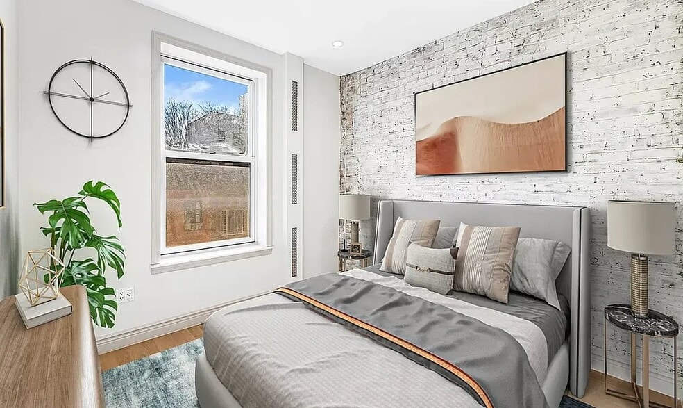 Building Photo - 199 W 10th St