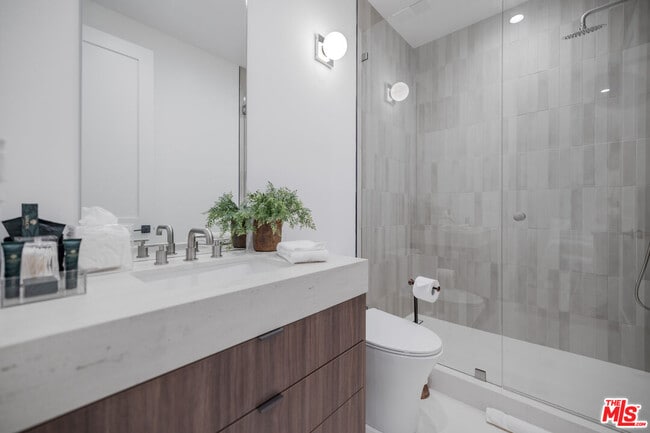 Building Photo - 4256 Camellia Ave