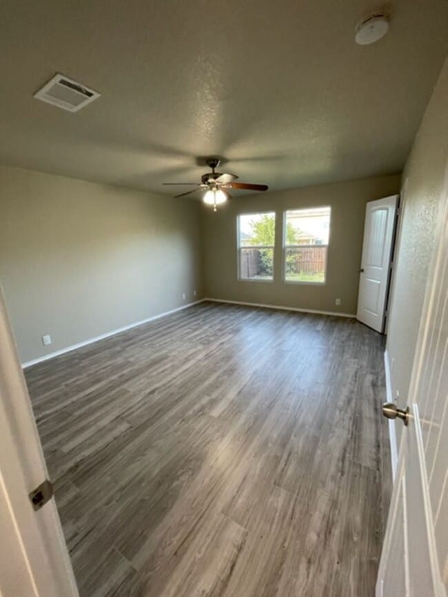 Building Photo - Move-in Ready 3-Bed, 2-Bath Home in Riposa Vita! (SE San Antonio)