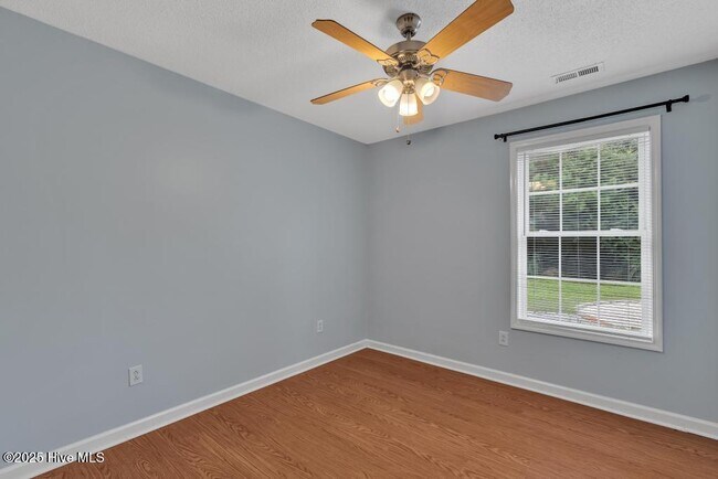 Building Photo - 304 Woody Way