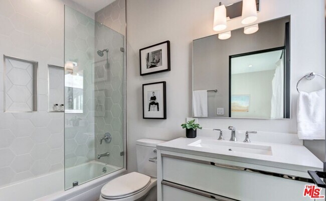 Building Photo - 4429 Tujunga Ave