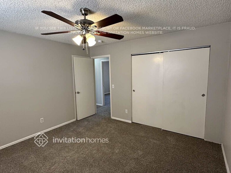 Building Photo - 1621 S Rifle St