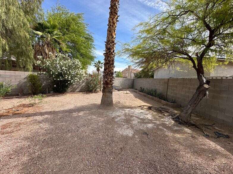 Building Photo - 4160 Country Garden Ave