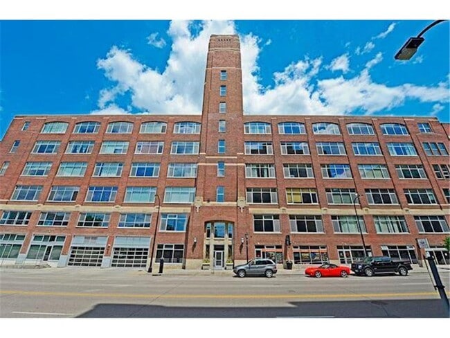 Building Photo - 700 N Washington Ave