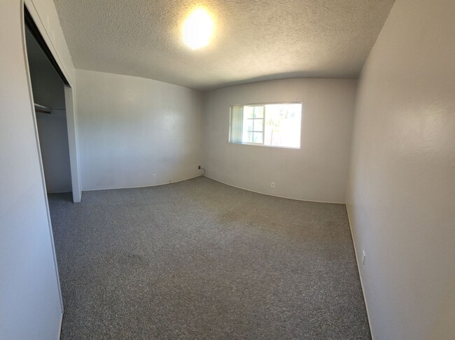 Building Photo - 4 bed 3 baths!  House ideally located close to campus, shopping, Bishop Peak