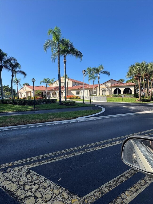 Building Photo - 7922 Sandy Pointe Dr