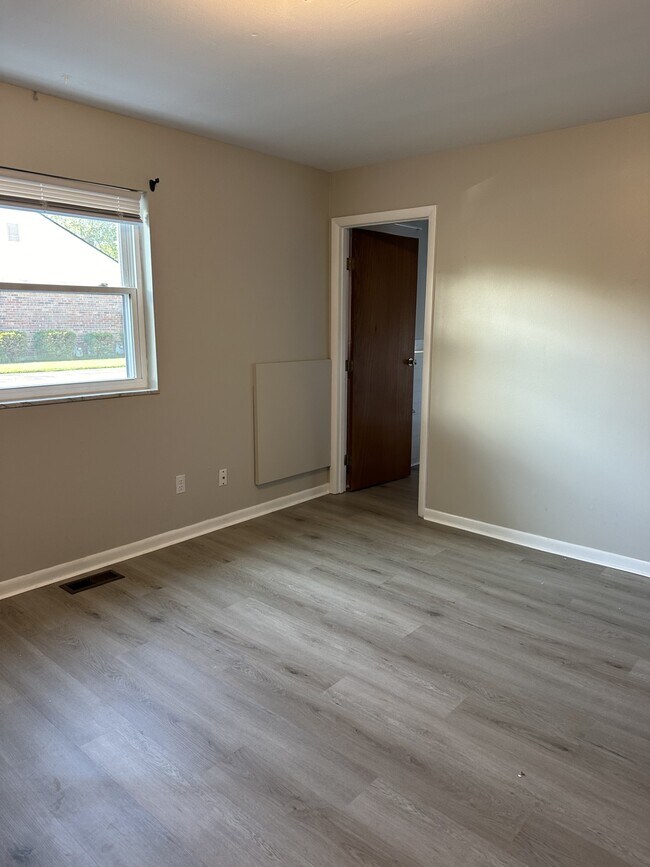 Building Photo - 720 Pool Ave