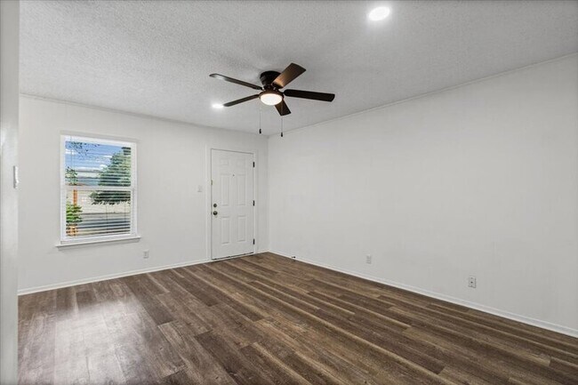 Building Photo - 3415 Willowrun Dr