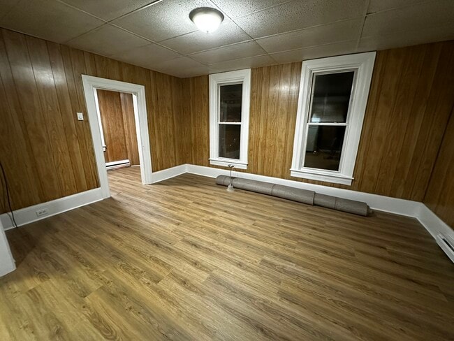 Building Photo - 408 S Queen St