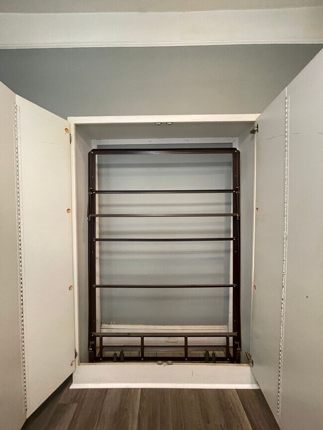 Building Photo - 946 Magnolia St