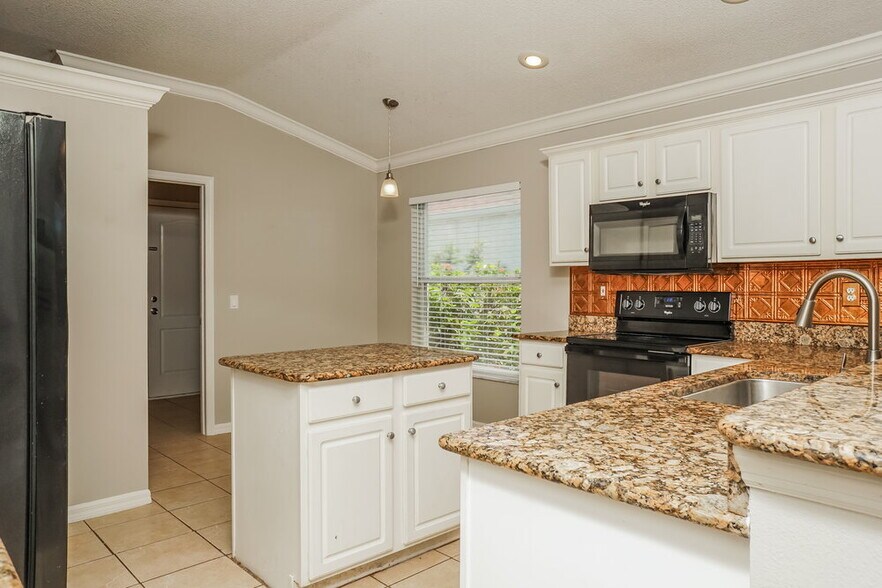 Building Photo - 304 Fareham Dr