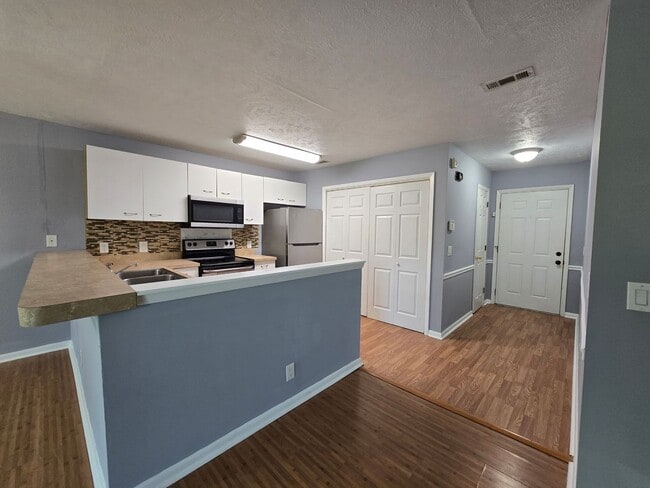 Building Photo - 6752 Willowbrook Dr