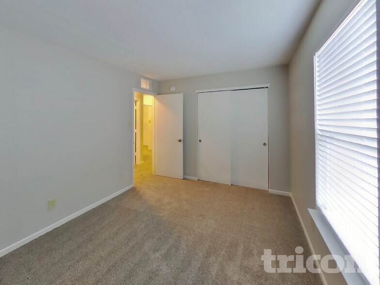 Building Photo - 10152 Golden Dr