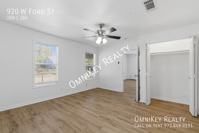 Building Photo - 920 W Ford St