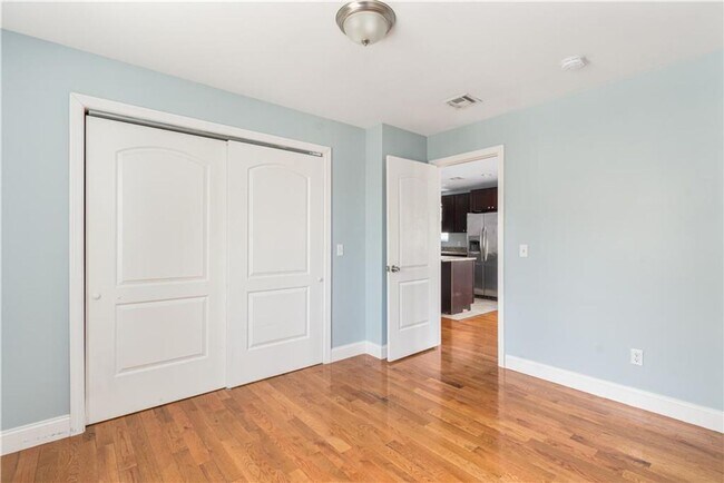 Building Photo - Charming 3-Bed, 1-Bath Providence Apartmen...