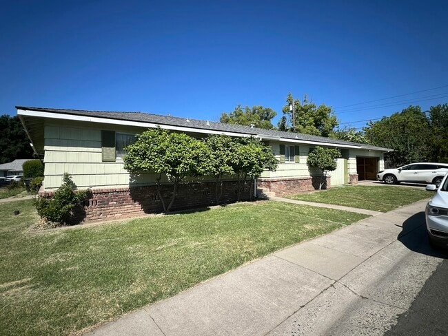 Primary Photo - 1461 Topaz Way