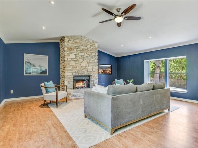 Building Photo - 5213 Gladstone Dr